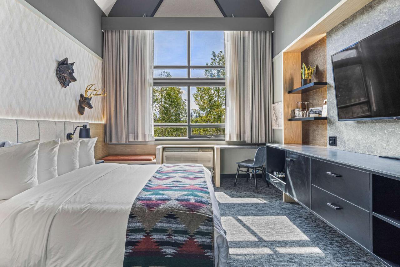 Mtn House By Basecamp Hotel Canmore Exterior photo