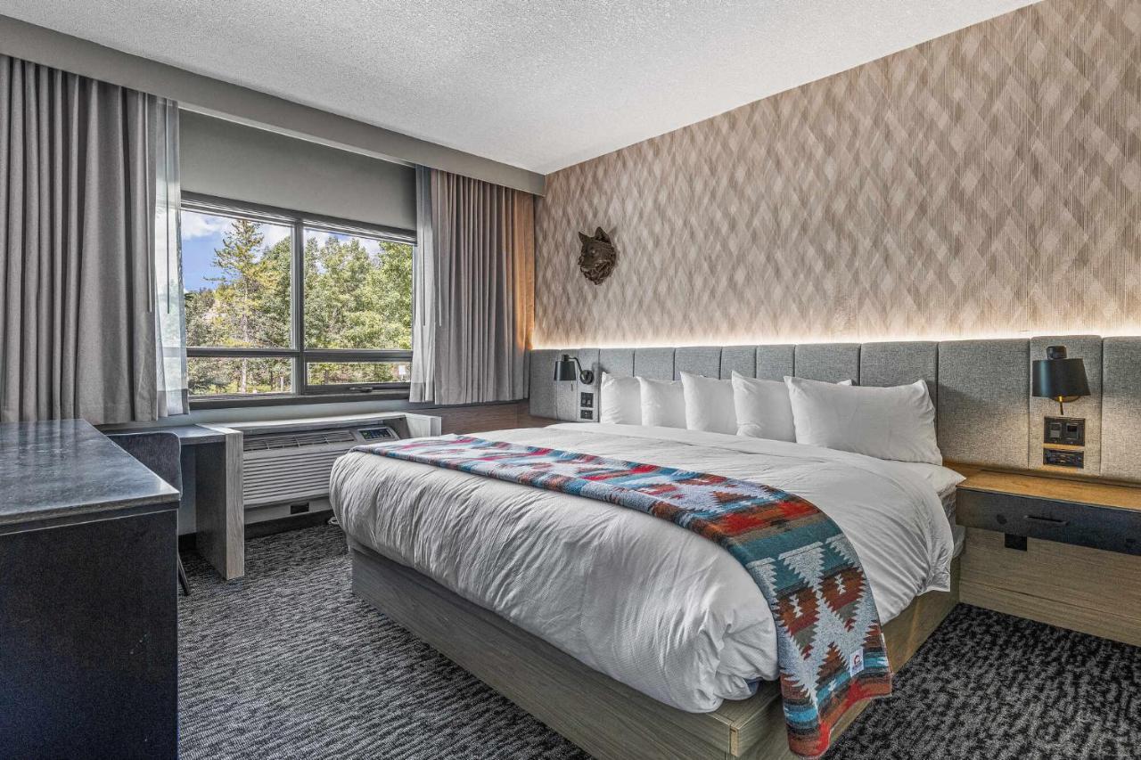 Mtn House By Basecamp Hotel Canmore Exterior photo