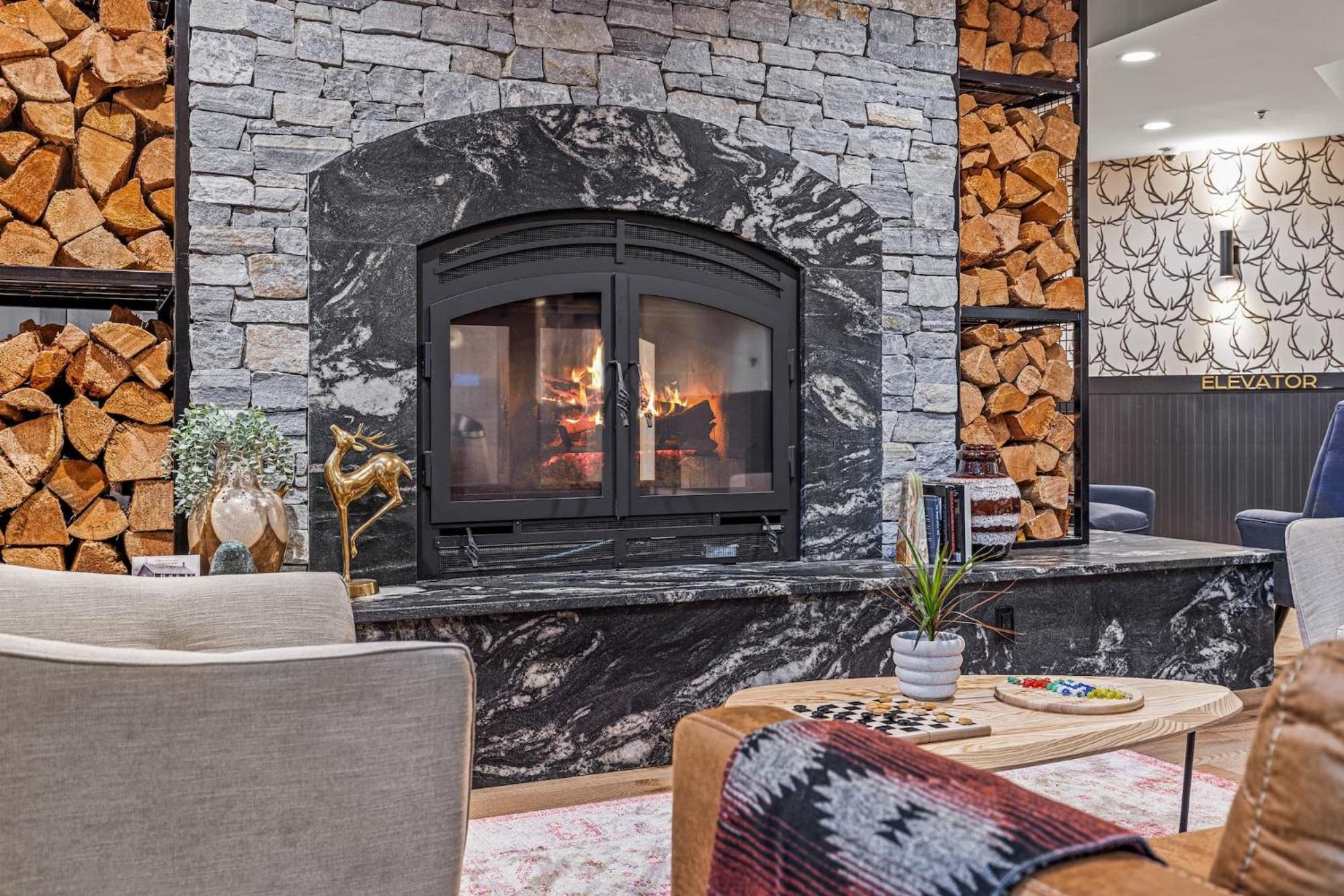 Mtn House By Basecamp Hotel Canmore Exterior photo