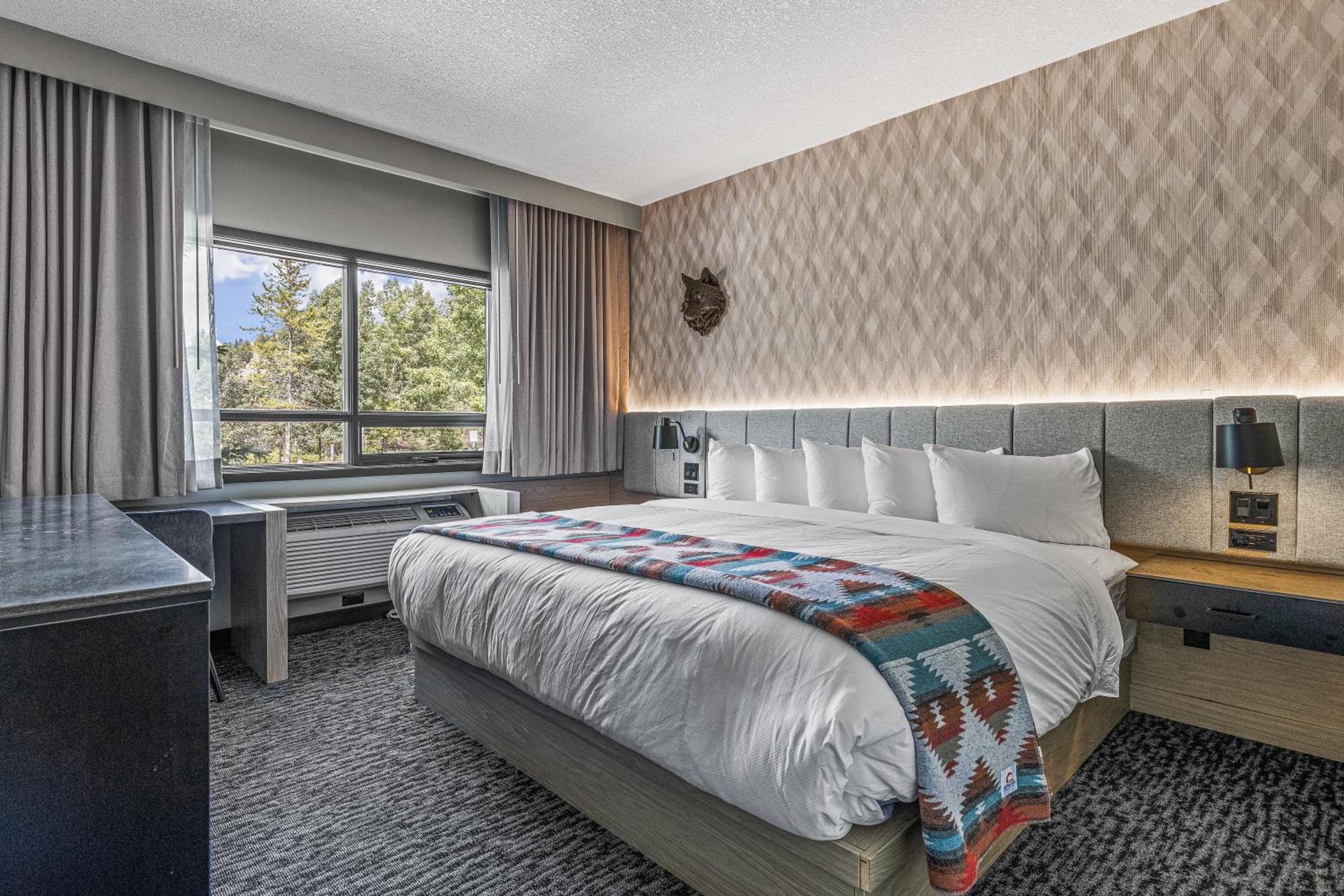 Mtn House By Basecamp Hotel Canmore Exterior photo