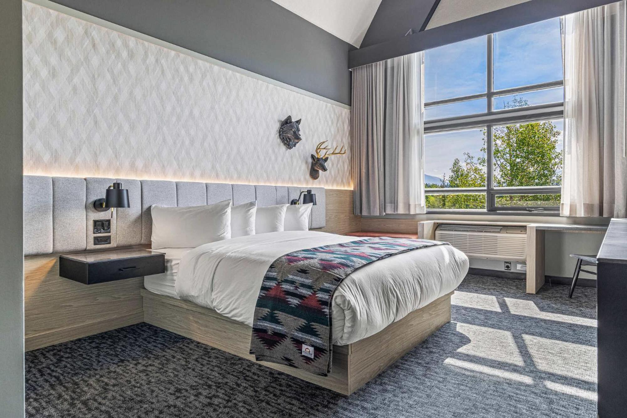 Mtn House By Basecamp Hotel Canmore Exterior photo